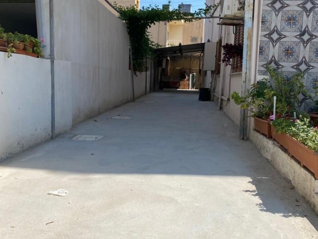 MAGOSA AYLUGA IS MAGNIFICENT 4+2 2. FLOOR 2 SEPARATE HOUSE IS FULLY FURNISHED AND HAS A TURKISH COB EMERGENCY SALE FOR ABOUT 5 CARS AND A CLOSED GARAGE AND THE CONDITION OF THE GOODS IS VERY GOOD IN THE CITY, THIS OPPORTUNITY WILL NOT BE MISSED.. ** 