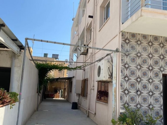 MAGOSA AYLUGA IS MAGNIFICENT 4+2 2. FLOOR 2 SEPARATE HOUSE IS FULLY FURNISHED AND HAS A TURKISH COB EMERGENCY SALE FOR ABOUT 5 CARS AND A CLOSED GARAGE AND THE CONDITION OF THE GOODS IS VERY GOOD IN THE CITY, THIS OPPORTUNITY WILL NOT BE MISSED.. ** 