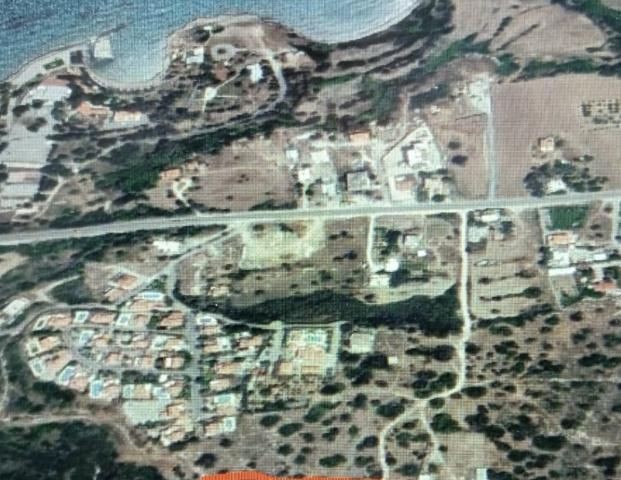 8 ACRES OF LAND FOR SALE WITH SEA VIEW, ROAD, ELECTRICITY AND WATER PROBLEMS, OPEN TO DEVELOPMENT WITH 3 HOUSES IN KARSIYAKA, GUINEA