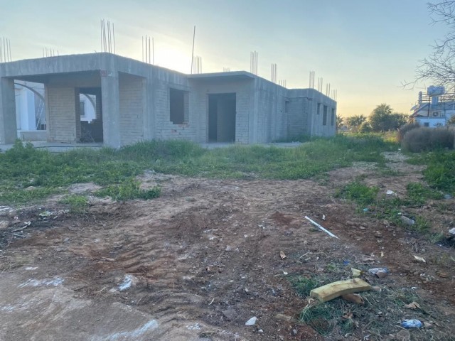 IN A WONDERFUL LOCATION IN MORMENEKŞEDE 650 M2 OF LAND IN 15 M2 OF PLASTERING IN THE LAND OF 650 M2 FOR SALE APARTMENT FOR SALE THAT WILL NOT LOOK LIKE PALACES WITH VERY LITTLE WORK LEFT FOR THE FINISH. ** 