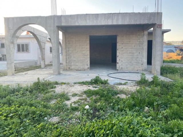 IN A WONDERFUL LOCATION IN MORMENEKŞEDE 650 M2 OF LAND IN 15 M2 OF PLASTERING IN THE LAND OF 650 M2 FOR SALE APARTMENT FOR SALE THAT WILL NOT LOOK LIKE PALACES WITH VERY LITTLE WORK LEFT FOR THE FINISH. ** 