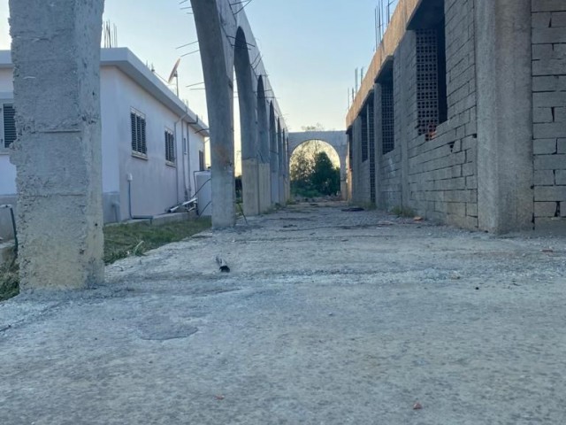 IN A WONDERFUL LOCATION IN MORMENEKŞEDE 650 M2 OF LAND IN 15 M2 OF PLASTERING IN THE LAND OF 650 M2 FOR SALE APARTMENT FOR SALE THAT WILL NOT LOOK LIKE PALACES WITH VERY LITTLE WORK LEFT FOR THE FINISH. ** 