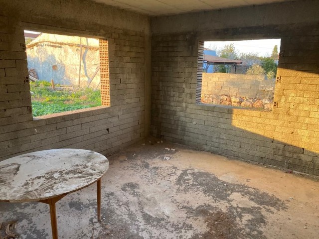 IN A WONDERFUL LOCATION IN MORMENEKŞEDE 650 M2 OF LAND IN 15 M2 OF PLASTERING IN THE LAND OF 650 M2 FOR SALE APARTMENT FOR SALE THAT WILL NOT LOOK LIKE PALACES WITH VERY LITTLE WORK LEFT FOR THE FINISH. ** 