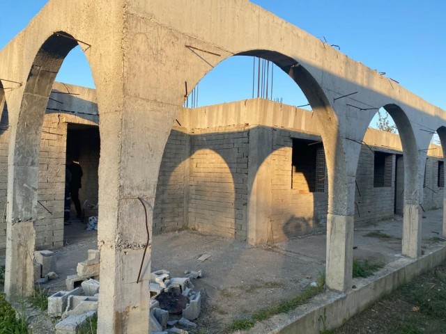 IN A WONDERFUL LOCATION IN MORMENEKŞEDE 650 M2 OF LAND IN 15 M2 OF PLASTERING IN THE LAND OF 650 M2 FOR SALE APARTMENT FOR SALE THAT WILL NOT LOOK LIKE PALACES WITH VERY LITTLE WORK LEFT FOR THE FINISH. ** 