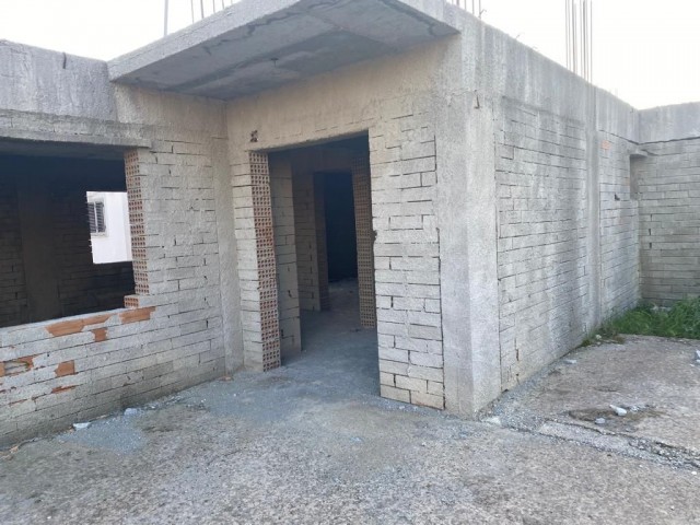 IN A WONDERFUL LOCATION IN MORMENEKŞEDE 650 M2 OF LAND IN 15 M2 OF PLASTERING IN THE LAND OF 650 M2 FOR SALE APARTMENT FOR SALE THAT WILL NOT LOOK LIKE PALACES WITH VERY LITTLE WORK LEFT FOR THE FINISH. ** 