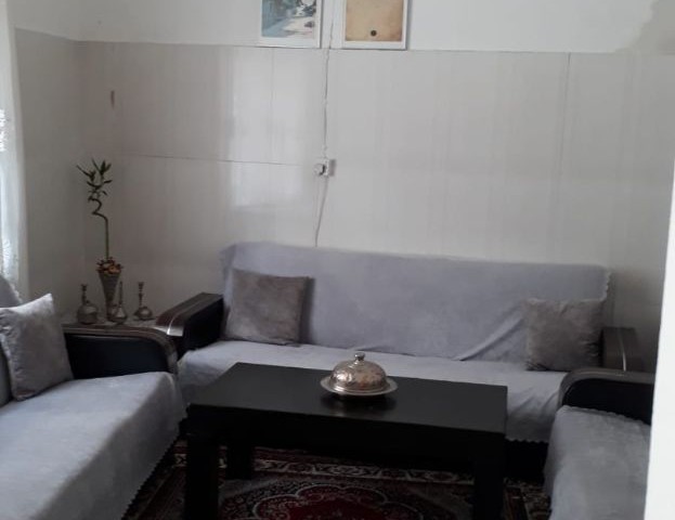 LEFKOŞA DA SURLAR İÇİNDEN SATILIK TÜRK KOÇARLI 2+1 90 M2 MÜSTAKİL EV NOT : ADEM AKIN 05338314949