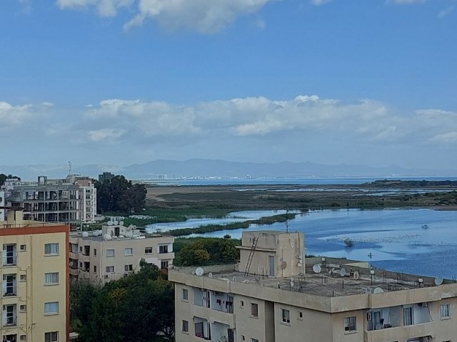 140 Quadratmeter große Penthouse-Einheit (1+2) mit zwei Schlafzimmern und Meer- und Seeblick in Famagusta