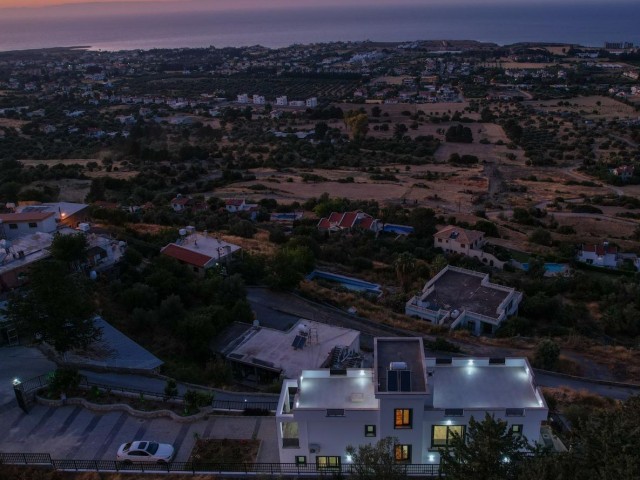 4+1 ULTRA-LUXURIÖSE VILLA DER NEUEN GENERATION IN KYRENIA KARŞIYAKA WIR WERDEN ZUM VERKAUF MIT EINEM GRUNDSTÜCK VON 400 M2 IM INNEREN ANGEBOTEN. RUFEN SIE UNS ADM AKIN 05338314949 an