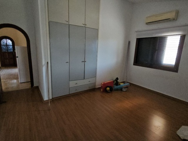 havuzlu köşe villa 1100 m2 yeniboğaziçi 3+2 degerli ticari konum(()))) villa with private pool duplex 3+2 &1100 m2 land yeniboğaziçi commerciallocation((()))ویلا سه خوابه با لوکیشن تجاری سر نبش نزدیک جاده سالامیس با استخر اختصاصی و عرصه 1100 متری 