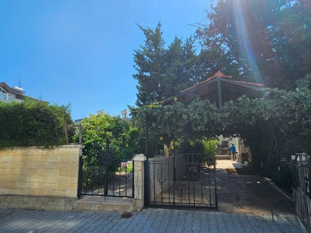 havuzlu köşe villa 1100 m2 yeniboğaziçi 3+2 degerli ticari konum(()))) villa with private pool duplex 3+2 &1100 m2 land yeniboğaziçi commerciallocation((()))ویلا سه خوابه با لوکیشن تجاری سر نبش نزدیک جاده سالامیس با استخر اختصاصی و عرصه 1100 متری 