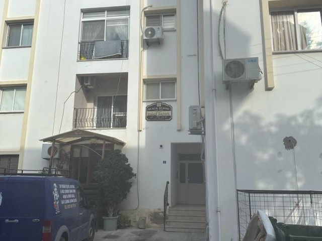 IN THE CENTER OF MAGUSA, AROUND KIBR4IS WEST UNIVERSITY, 3+1 140 M2, IN THE CENTER, WALKING DISTANCE TO EVERY AREA, CARD SYSTEM ELEVATOR, FLAT FOR SALE ADEM AKIN 05338314949