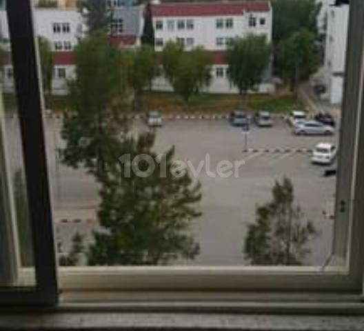 Gazimağusa'da DAÜ yanında Ocak ayından itibaren müsait aile apartmanında kiralık daire.