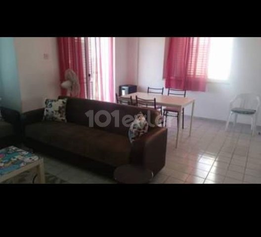 Wohnung zur Miete in einem Familienhaus neben der EMU in Famagusta, verfügbar ab Januar.