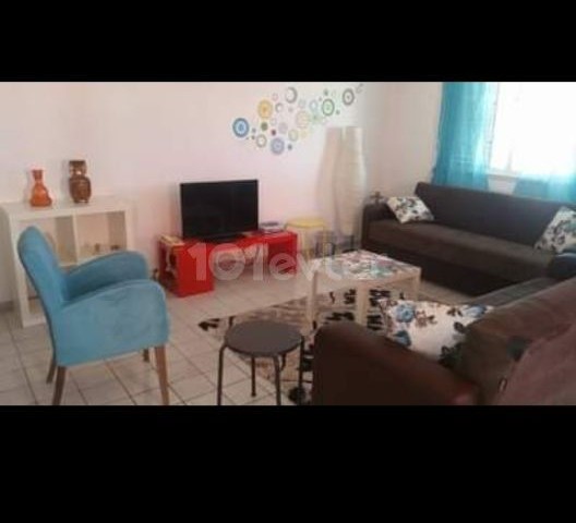 Gazimağusa'da DAÜ yanında Ocak ayından itibaren müsait aile apartmanında kiralık daire.