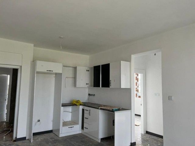 آپارتمان 2+1 برای فروش در منطقه فاماگوستا چاناکاله، مناسب برای زندگی خانوادگی.