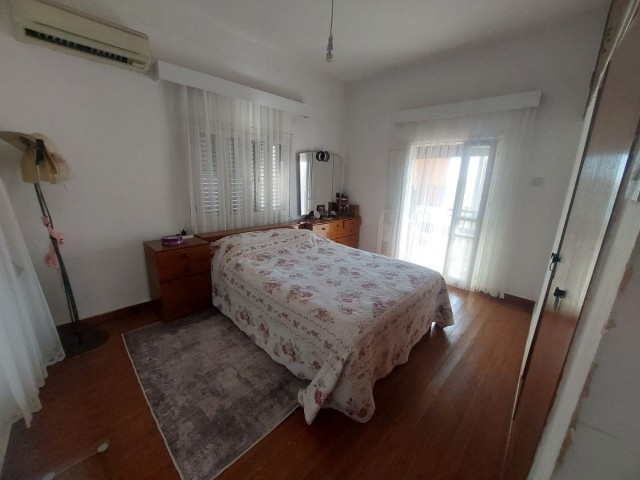 3+2 flat for urgent sale and at a bargain price in the 2.5 mile area of Famagusta