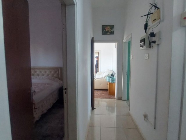 3+2 flat for urgent sale and at a bargain price in the 2.5 mile area of Famagusta