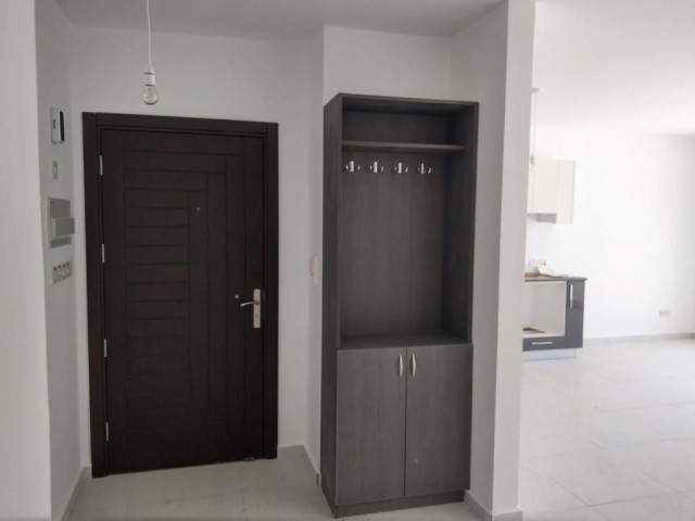 فروش آپارتمان 3+1 در لاپتا با سرمایه گذاری و مستاجر به قیمت ماهانه 400 STG ADEM AKIN 05338314949