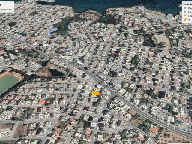 IN KYRENIA CENTER, 180% ZONING, 5 FLOOR PERMITTED 372 M2 LAND AND THERE IS A RESIDENCE IN IT ADEM AKIN 05338314949