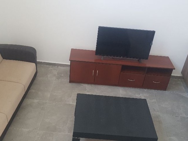 Girne Üniversitesi'ne yürüyüş mesafesinde 1 yatak odalı yeni bina yeni eşyalı kiralık .. 0533 871 14 90