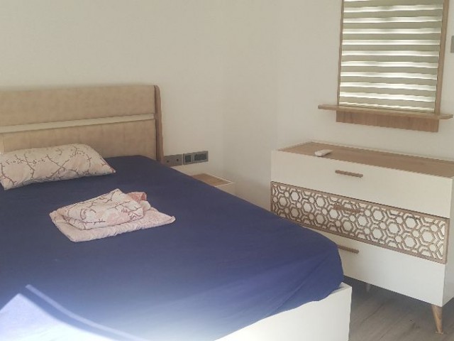 Girne'nin en gözde sitesinde Eşyalı 2 yatak odalı lüks kiralık daire aidat kiraya dahildir..