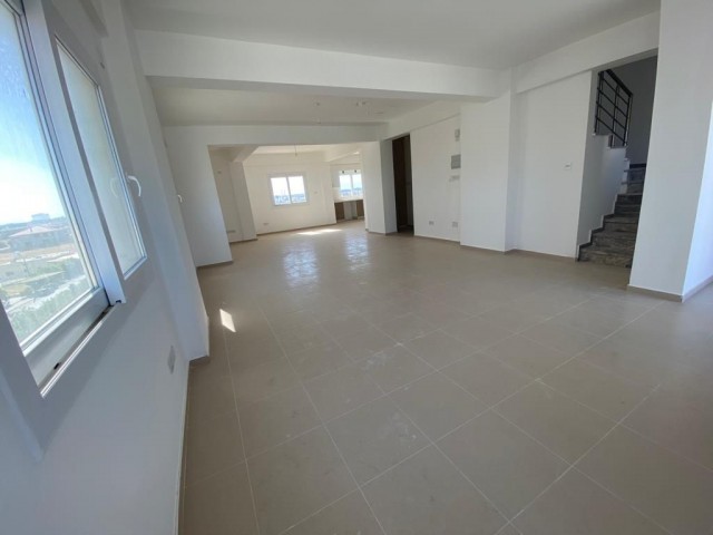 3+1 (Türkische KOKANLI ) (189 m2) PENTHOUSE zum Verkauf in Famagusta YENIBOGAZICI **  ** 