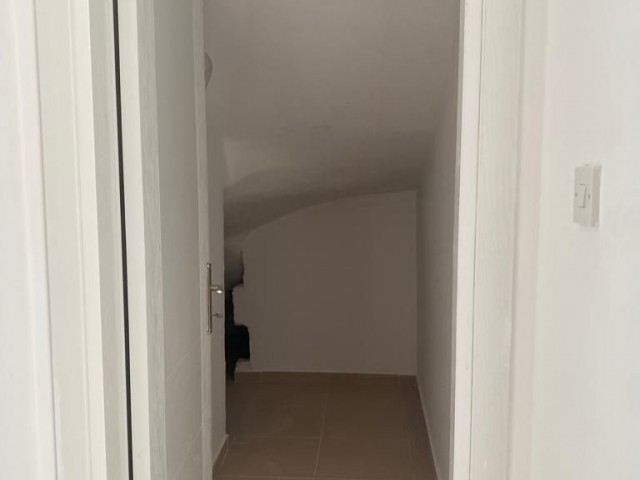 MAĞUSA YENİBOĞAZİÇİ'NDE SATILIK 3+1 (TÜRK KOÇANLI ) (211m2) PENTHOUSE