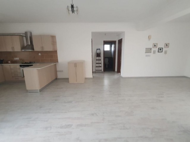 MAĞUSA MERKEZDE 2+1 SATILIK PENTHOUSE