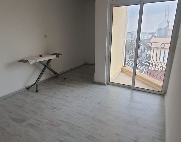 MAĞUSA MERKEZDE 2+1 SATILIK PENTHOUSE