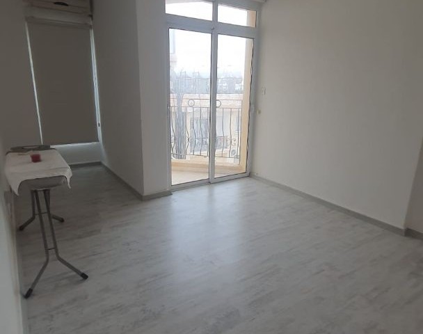 MAĞUSA MERKEZDE 2+1 SATILIK PENTHOUSE