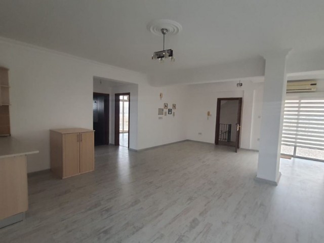 2+1 PENTHOUSE ZUM VERKAUF IM ZENTRUM VON FAMAGUSTA