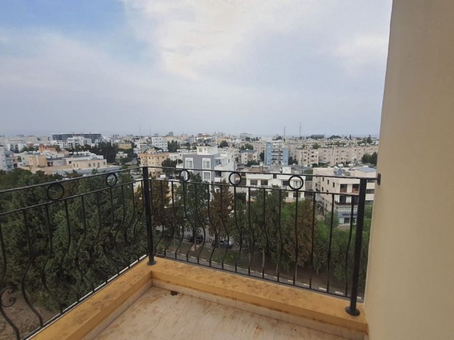 2+1 PENTHOUSE ZUM VERKAUF IM ZENTRUM VON FAMAGUSTA