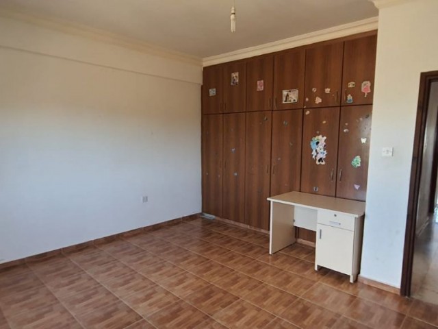 SEHR ERSCHWINGLICHE 160 QUADRATMETER 3+1 MEERBLICK WOHNUNG ZU VERKAUFEN IN FAMAGUSTA REGION