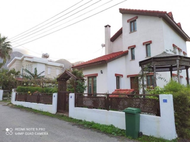 Triplex-Villa zum Verkauf in Lapta Kyrenia