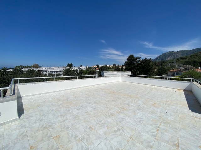 Girne Alsancak | 4+1 Satılık Villa | Deniz Manzarası | Bahçe 1200 m2