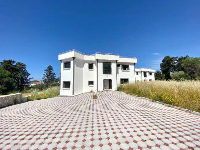 Kyrenia Alsancak / 4+1 Villa zu verkaufen / Meerblick / Garten 1200 m2 ** 