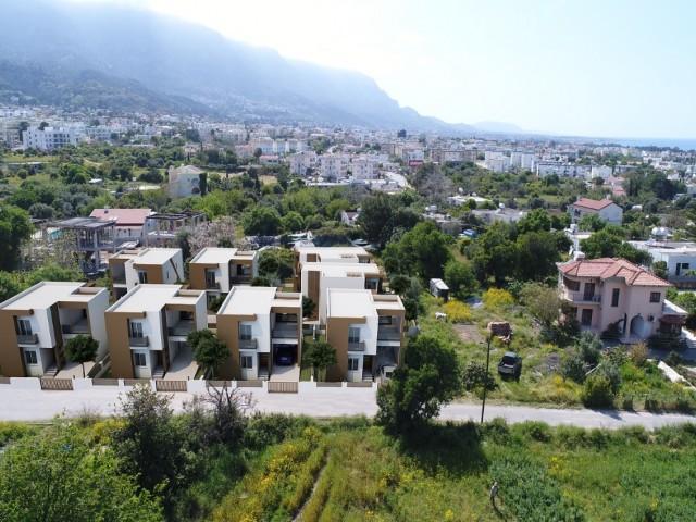 Kyrenia Alsancak / 2 / 3 Schlafzimmer Villen zu verkaufen/Gelegenheit Preis!!! / Garten / Meerblick ** 