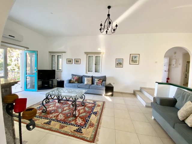 Kyrenia Edremit / sehr gepflegte 4+1 Villa zu vermieten / Pool / 3400m2 Garten ** 