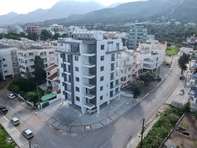 Im Zentrum von Kyrenia / zu Fuß zu allen Annehmlichkeiten / 1+1 Wohnung mit Balkon ** 