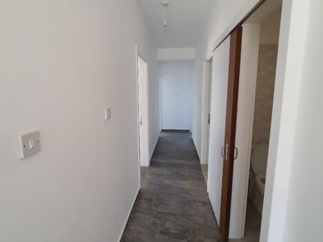 Kyrenia, Alsancak / geräumiges Wohnzimmer, Geräumige Küche| großer Balkon / Angebot Preis / 3 + 1 neue Wohnung ** 