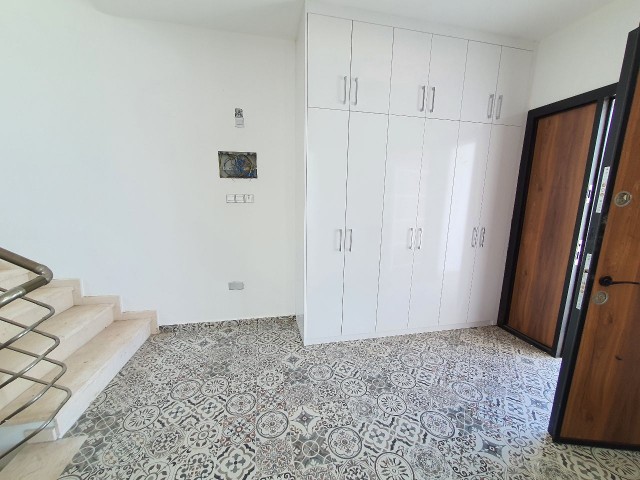 Girne Alsancak | Denize 1 KM | Dağ Deniz Manzaralı | Bahceli Villa