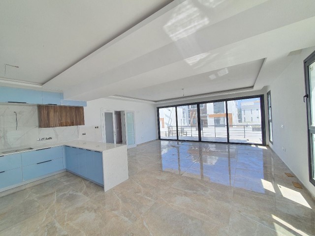 Girne Alsancak | Denize 1 KM | Dağ Deniz Manzaralı | Bahceli Villa