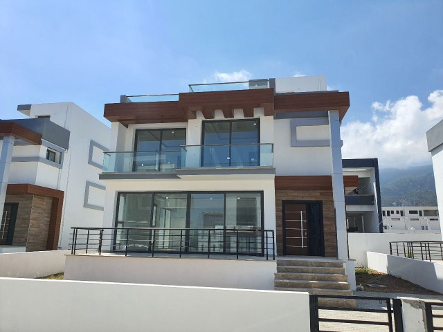 Girne Alsancak | Denize 1 KM | Dağ Deniz Manzaralı | Bahceli Villa