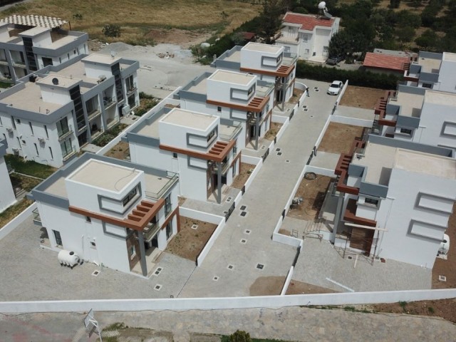 Girne Alsancak | Denize 1 KM | Dağ Deniz Manzaralı | Bahceli Villa