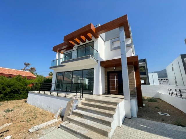 Kyrenia Alsancak | 1 KM from the sea | Mountain Sea View / Bahceli Villa ** 