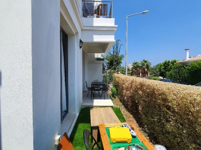 Kyrenia Alsancak / Grundstück Mit Gemeinschaftspool / Wohnung Im Erdgeschoss Mit Garten ** 