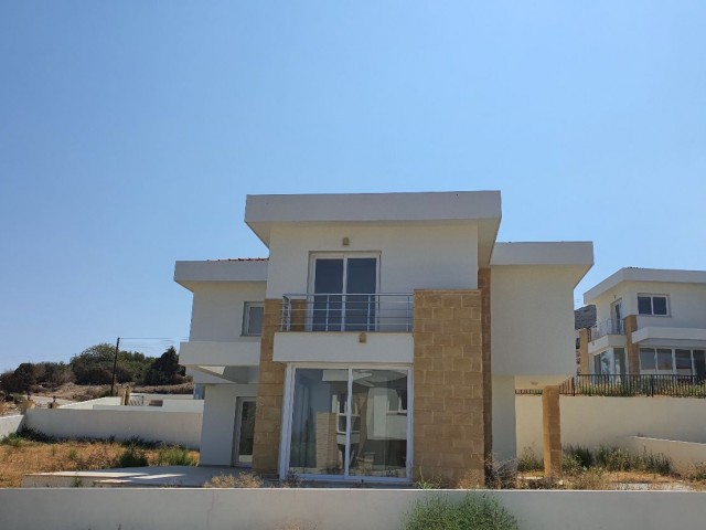 Kyrenia Yesiltepe; Villa Mit Herrlichem Blick Auf Die Berge Und Das Meer. 50% Im Voraus, Die Restlichen 48 Monate Raten ! ** 