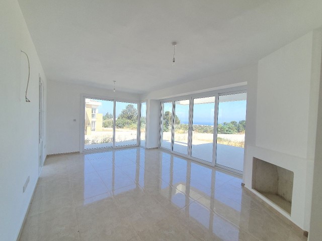 Kyrenia Yesiltepe; Villa Mit Herrlichem Blick Auf Die Berge Und Das Meer. 50% Im Voraus, Die Restlichen 48 Monate Raten ! ** 