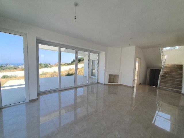 Kyrenia Yesiltepe; Villa Mit Herrlichem Blick Auf Die Berge Und Das Meer. 50% Im Voraus, Die Restlichen 48 Monate Raten ! ** 