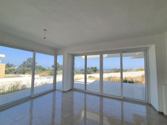 Kyrenia Yesiltepe; Villa Mit Herrlichem Blick Auf Die Berge Und Das Meer. 50% Im Voraus, Die Restlichen 48 Monate Raten ! ** 